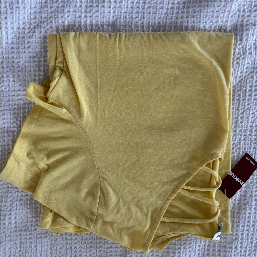 Avenue Yellow V-Neck Chemise - Picture 5 of 5